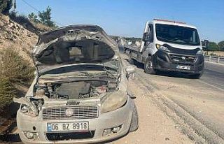 Kontrolden çıkıp bariyere çarpan otomobil sürücüsü...