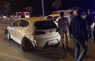 Köprüde araçlar birbirine girdi: 6 yaralı