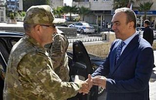 Korgeneral Tokel, Vali Soytürk ile bir araya geldi