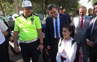 Küçük kız "hangi kanalda çıkacağız"...