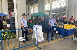 Kurallara uymayan pazarcıların tezgahları kapatılıyor