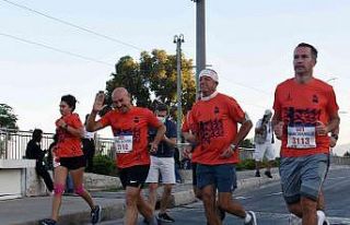 Kurtuluşun 100. yılında İzmir Maratonuna rekor...