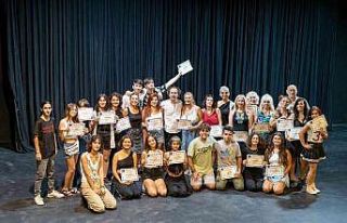 Kuşadası Belediye Tiyatrosu’nun yeni dönem kursiyer...