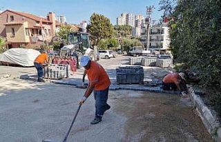 Kuşadası Belediyesi eskiyen yolları yeniliyor