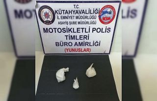 Kütahya’da 3 kişinin bulunduğu araçta uyuşturucu...