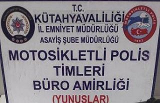 Kütahya’daki bir araçta silah ve uyuşturucu ele...