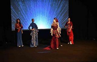 Kutlamalarda final defile ve konserle oldu