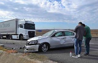Lastiği patlayan otomobil takla attı, yabancı uyruklu...