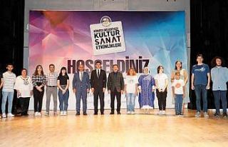 LGS ve YKS’de başarılı olan 90 öğrenciye altın...