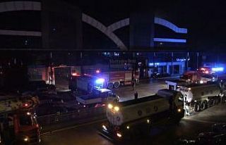 Lüks araç firmasının bakım merkezinde yangın...