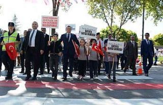 Malatya’da yaya geçitleri kırmızıya boyandı
