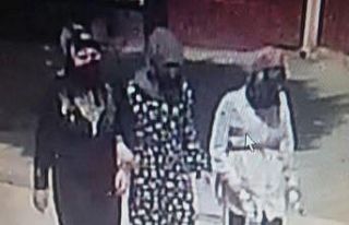 Maskeli kadın hırsızlar girdikleri daireden 30...