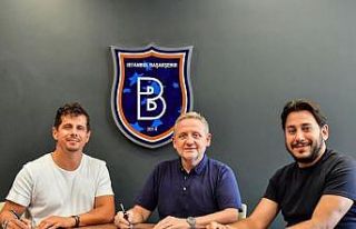 Medipol Başakşehir, Teknik Direktör Emre Belözoğlu’nun...