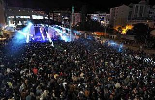 Melek Şahin konseri yoğun ilgi gördü