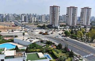 Mersin’de 36. Cadde ile 13. Cadde kesişimi trafiğe...
