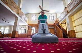 Mersin’de ibadethaneler temizleniyor