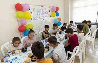 Mersin’de kurs merkezlerindeki öğrencilere yemek...