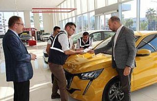 Mersin’de oto galericiler denetleniyor
