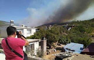 Mersin’deki orman yangını sürüyor: 30 ev tedbiren...