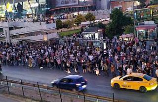 Metrobüs seferleri durdurulunca otobüs durakları...