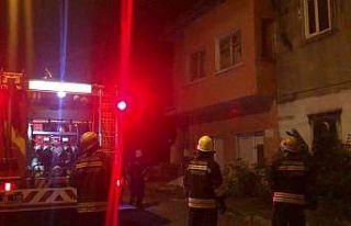 Metruk binada çıkan yangın korkuttu