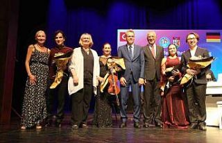 Mezitli-Tempelhof-Schöneberg kardeşliğinin 10....