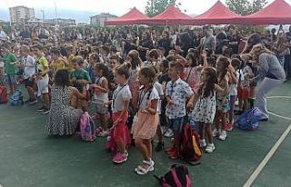 Mini mini birler okula dans ederek başladı