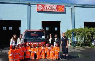 Minikler itfaiyeci oldu