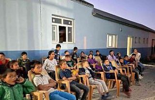 Miniklere açık havada sinema keyfi