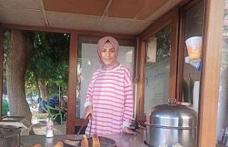 Mısır satarak eğitim masraflarını karşılıyor