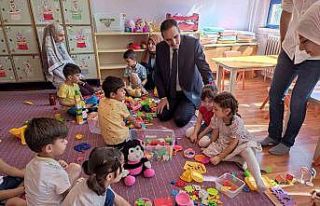 Müdür Kıvanç, miniklerin ilk gün heyecanına...