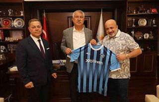 Murat Sancak’tan, Başkan Karalar’a forma