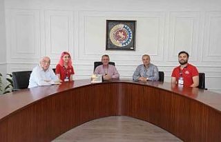 Murzioğlu ve Akyüz, başarılı öğrencileri kutladı