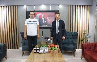 Öğrencilerin üretimini yaptığı tohumlar mahsule...