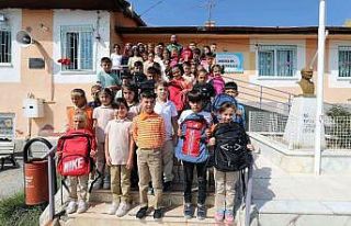 Okul çantaları Yenimahalle Belediyesinden
