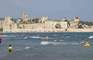 Okullar açılmasına rağmen Kızkalesi’nde doluluk...