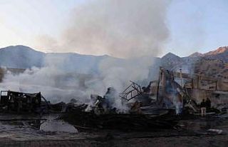 Oltu’da kereste fabrikası yandı, zarar 50 milyon...