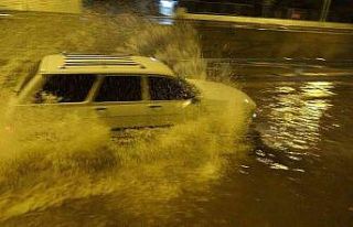Osmaniye’de gece saatlerinde bastıran sağanak...