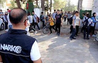 Osmaniye’de okul önlerinde narkotik uygulaması