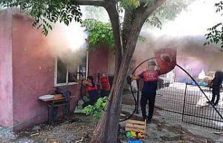 Osmaniye’de yanan ev kullanılmaz hale geldi