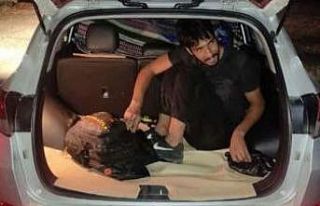 Otomobil bagajında göçmen kaçakçılığı