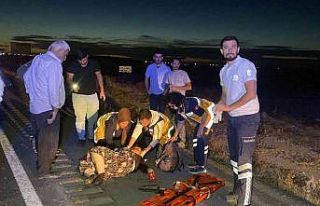 Otomobil traktöre arkadan çarptı: 2’si ağır...