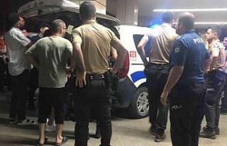 Otomobiliyle ağaca çarptı, alkolmetre üfletmeyi...