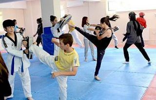 Pamukkaleli gençler yaz spor kurslarıyla sporu sevdi