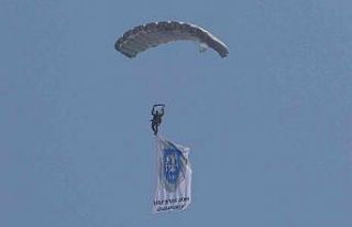 Paraşütçüler Uşak’ın kurtuluşunun 100. yılını...