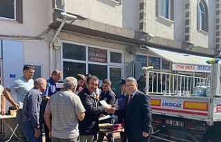 Polis ekipleri çikolata dağıtıp dolandırıcılara...