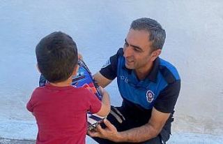 Polis ihtiyaç sahibi öğrencileri unutmadı