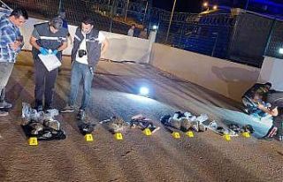 Polis kapıya dayanınca uyuşturucuları ve paraları...