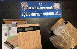 Polis kontrolünde durdurulan araçtan uyuşturucu...