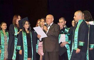 Prof. Dr. Uzel’den genç diş hekimlerine tavsiye